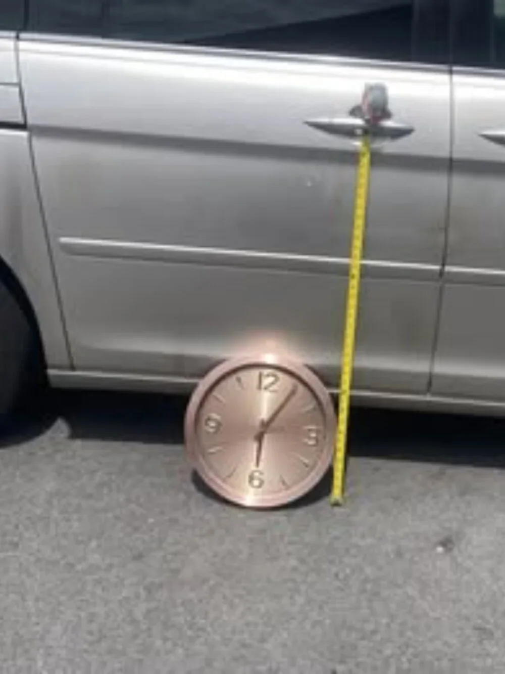 Reloj de pared de cuarzo color oro rosa de 15 pulgadas.